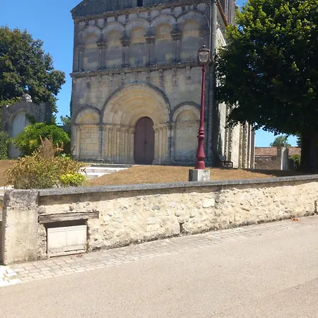 La Maison Aux Livres Konukevi