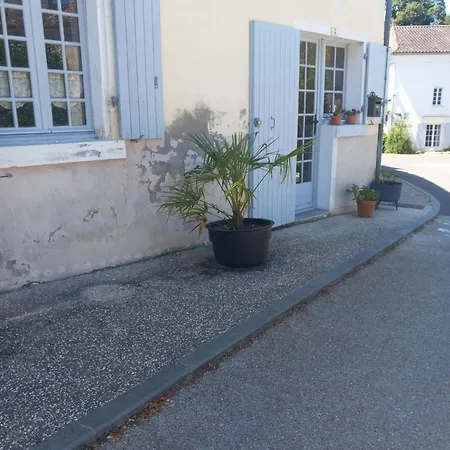 Konukevi La Maison Aux Livres
